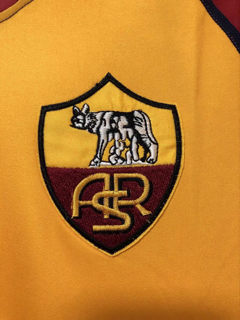 AS Roma 2000–2001 Retro Home Jersey – De Rossi #27