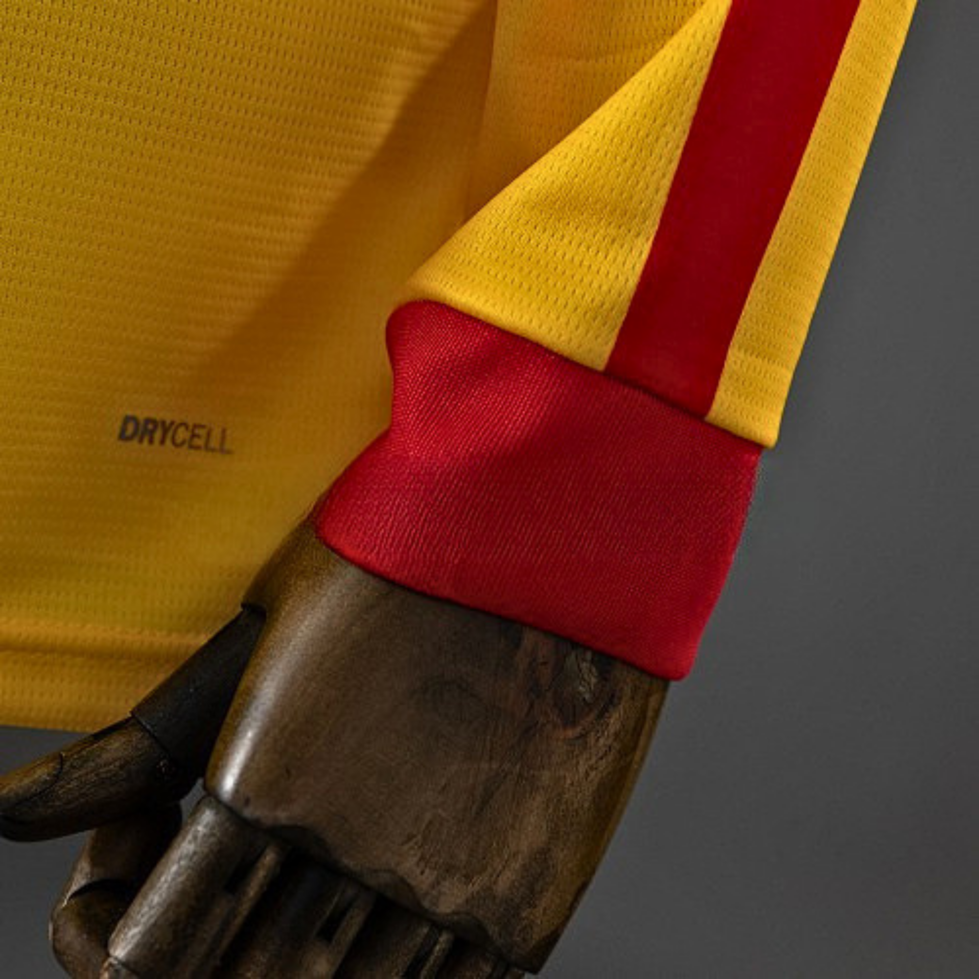 Maillot de Football Rétro Icardi N°9 Galatasaray 25/26 Manches Longues Jaune – Unisexe Tailles S–3XL