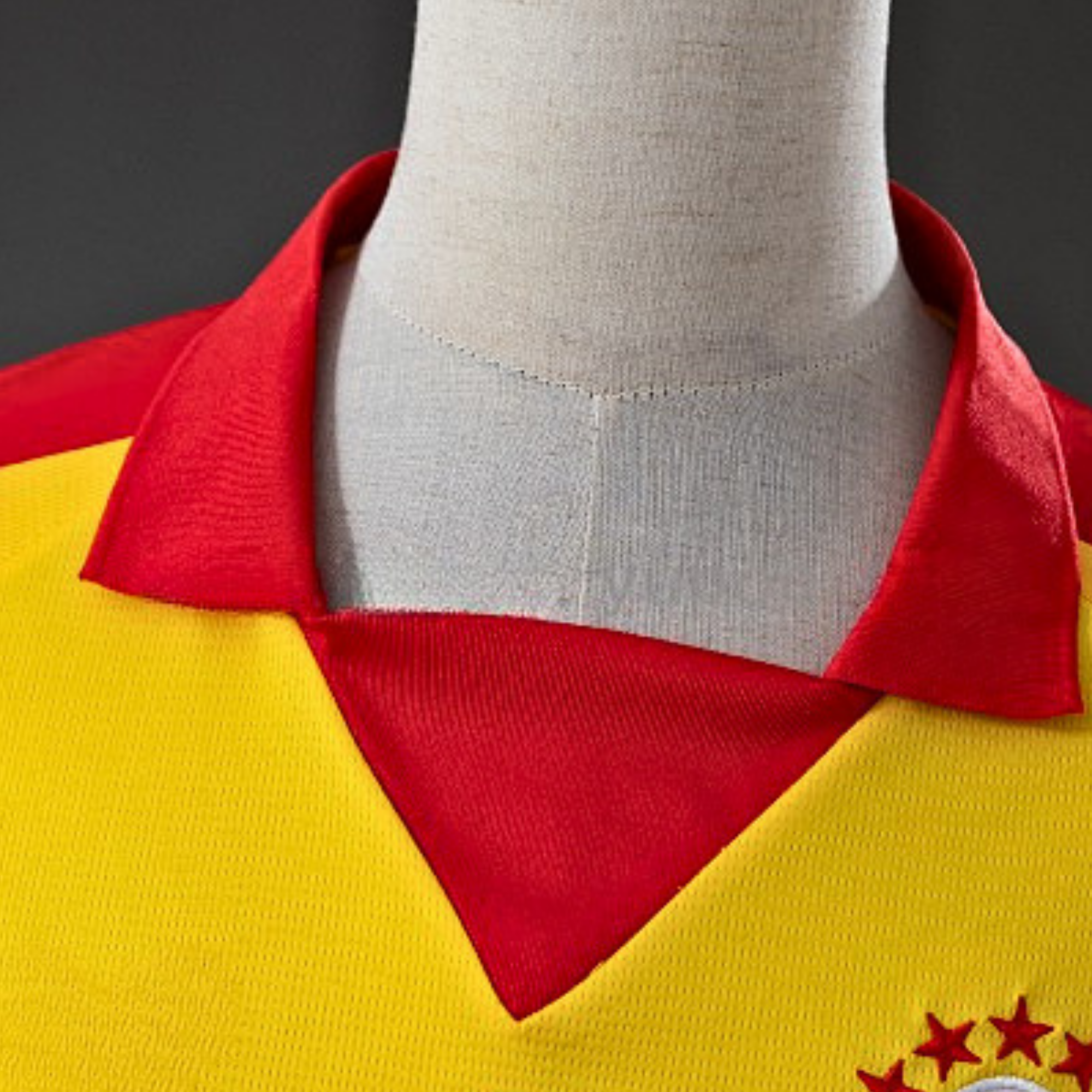 Maillot de Football Rétro Icardi N°9 Galatasaray 25/26 Manches Longues Jaune – Unisexe Tailles S–3XL