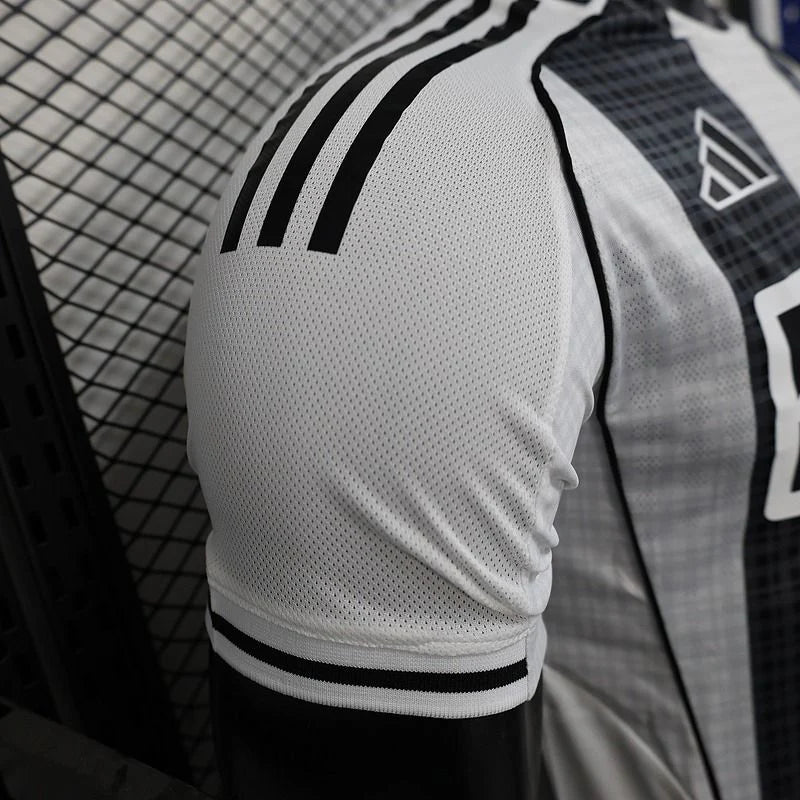 Newcastle United 2025–2026 Home Player Jersey
