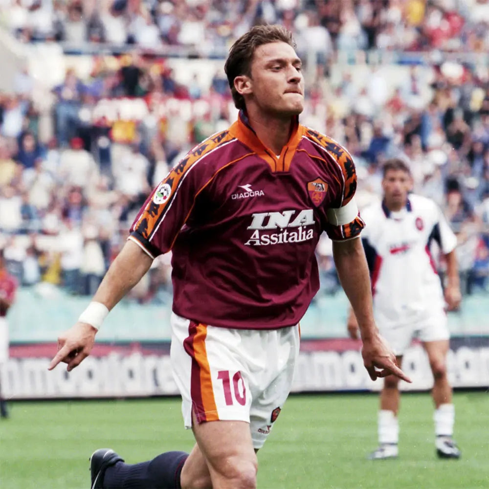 Retro AS Roma 1998-99 Home Jersey #10 Totti