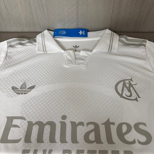 Maillot de foot blanc du Real Madrid 2026/27 version joueur 125ème anniversaire – Maillot édition match unisexe S–XXL